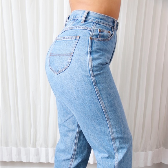 80’s High Waisted Light Wash Jeans - Picture 5 of 8